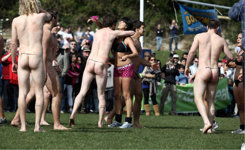 naked rugby player_005