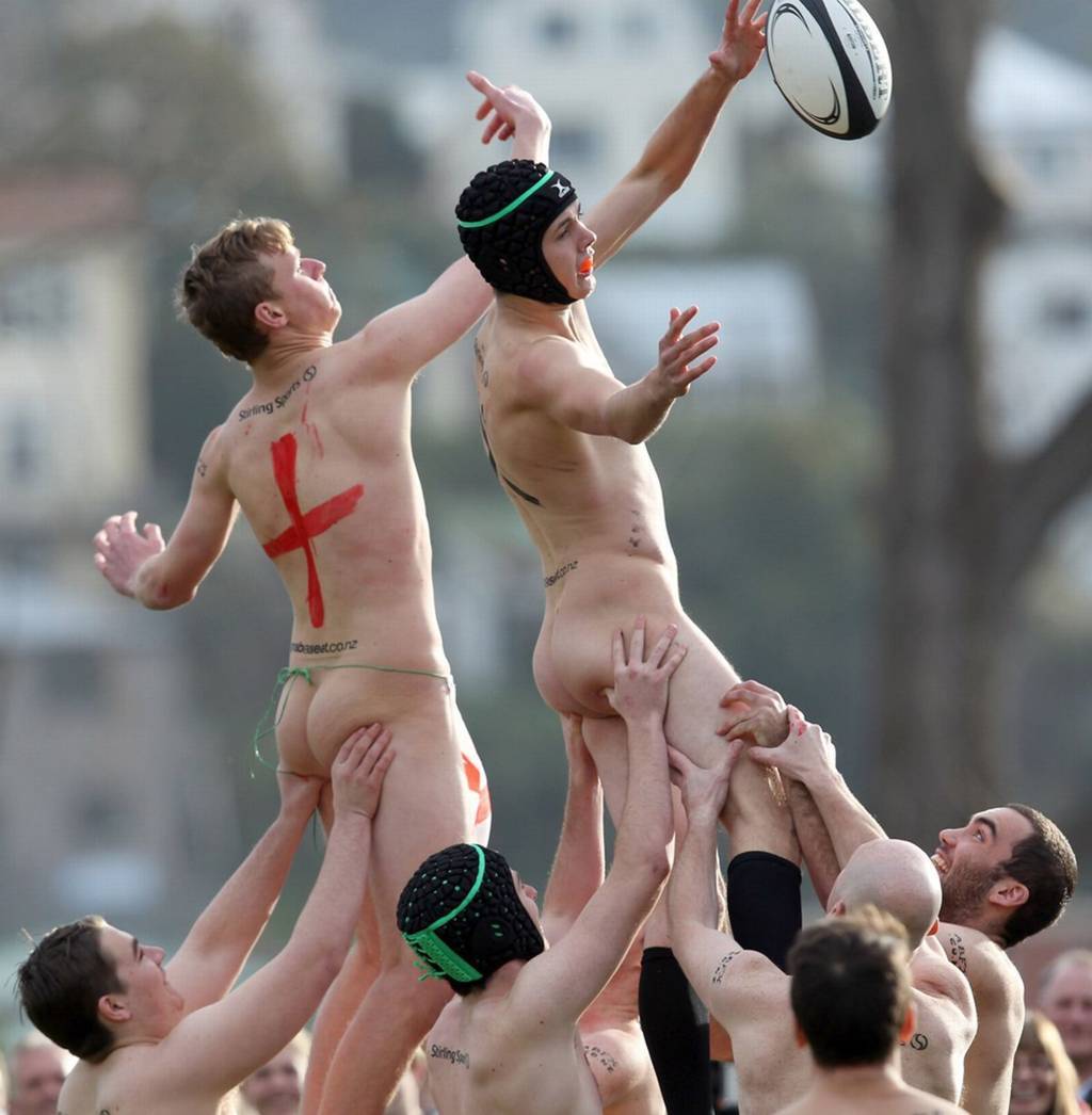 England and New Zealand amateur rugby players naked match - Spycamfromguys,...