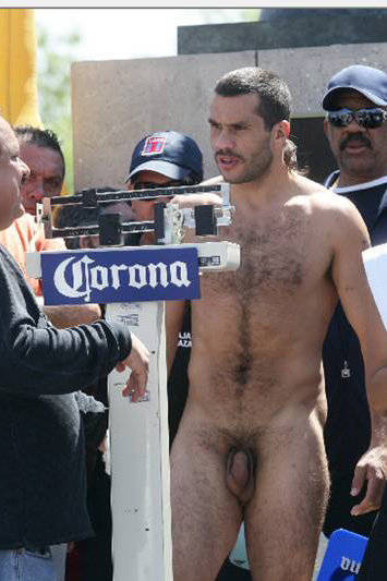 ruggerbugger boxer hugo hernan garay naked public weigh in_003