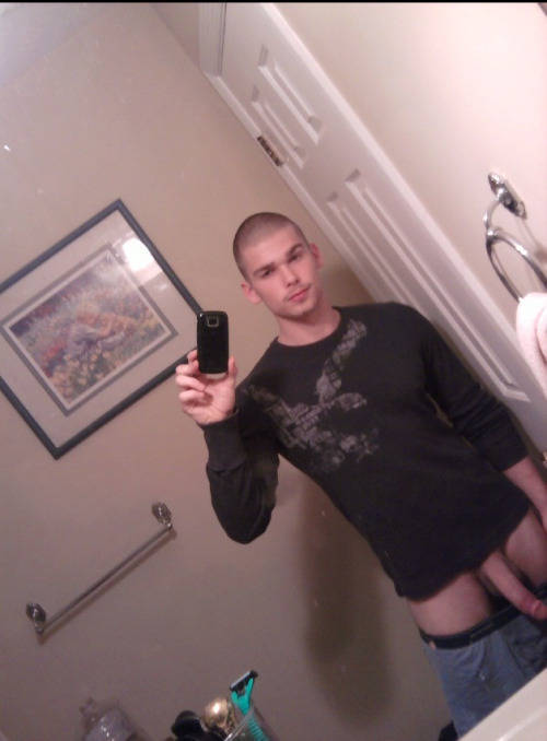 amateur big dick naked guy selfie