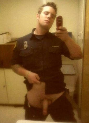 amateur naked policeman selfie
