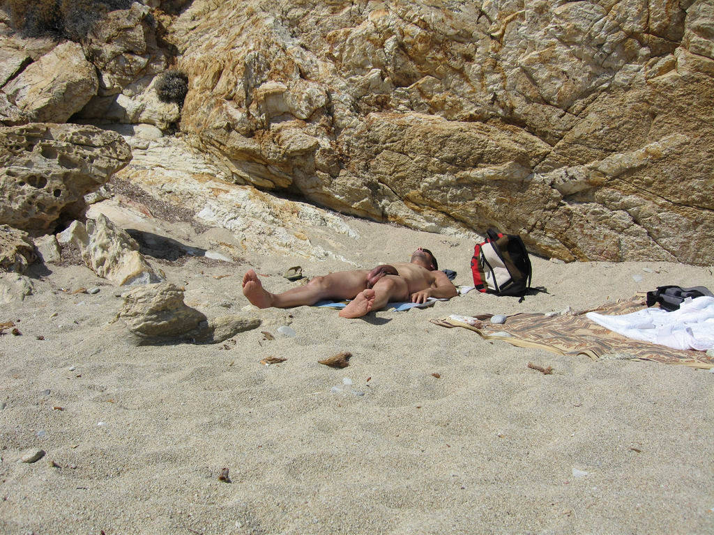 Hung Dude Sunbathing Pussyplease