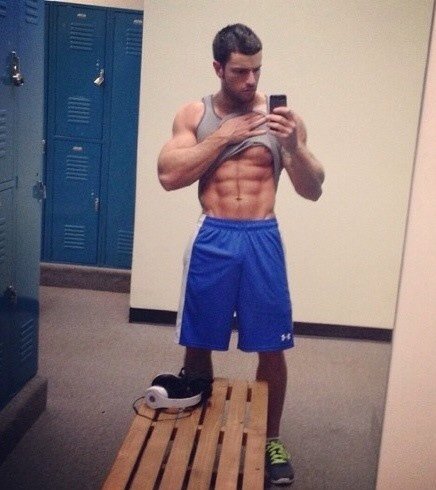 muscled stud lockerroom selfie