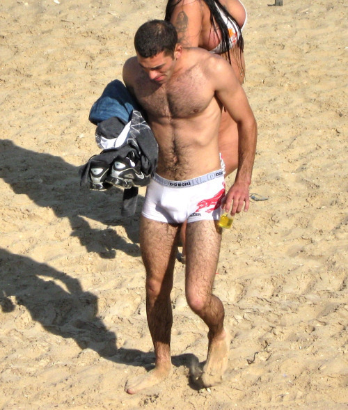 beach bulge guy