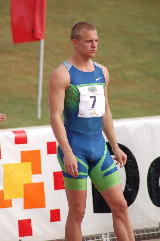 lycra visible penis line