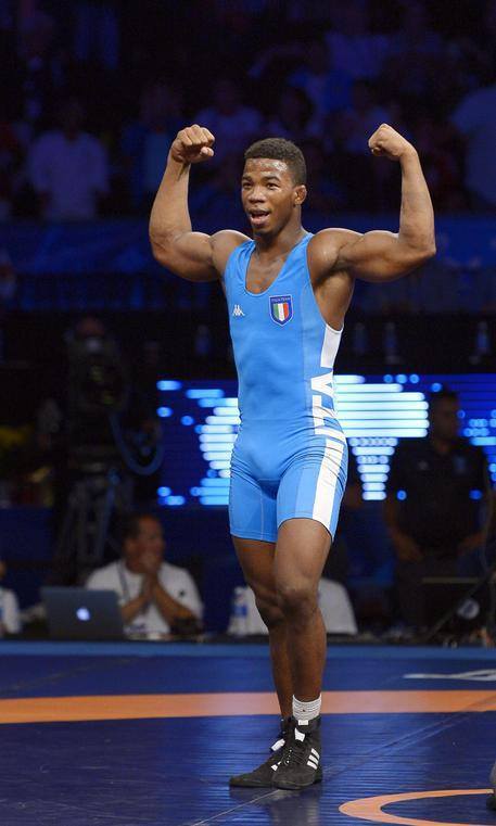 frank chamizo athlete bulge