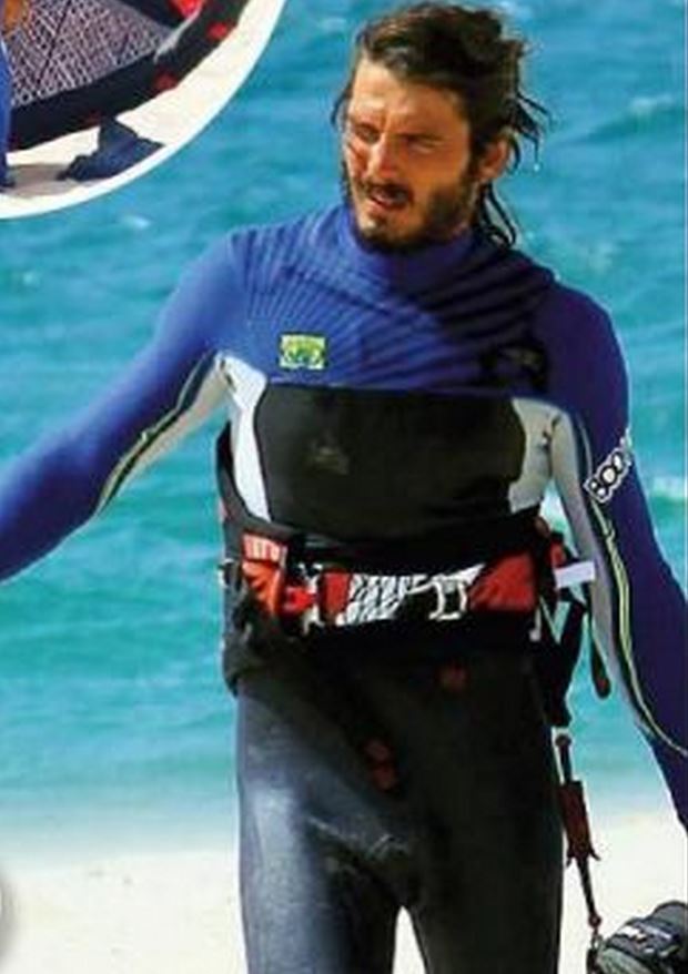 yon gonzalez caught naked beach changing