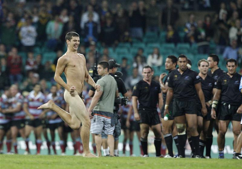 streaker naked on field