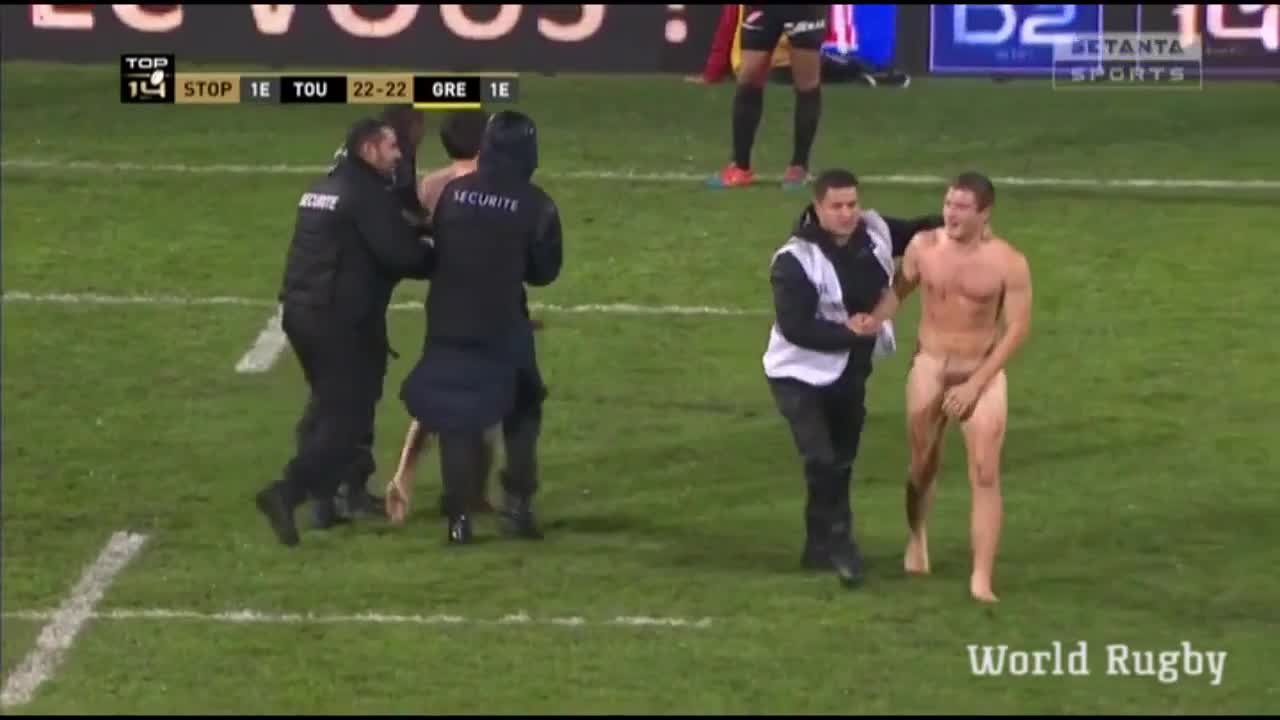 nude STREAKERS at a Toulouse home Top 14 match 4