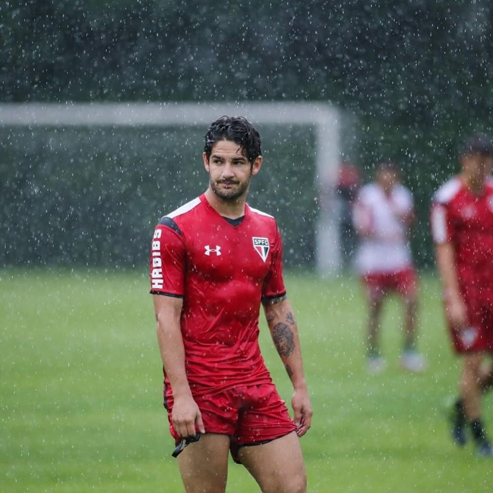 alexandre pato bulge