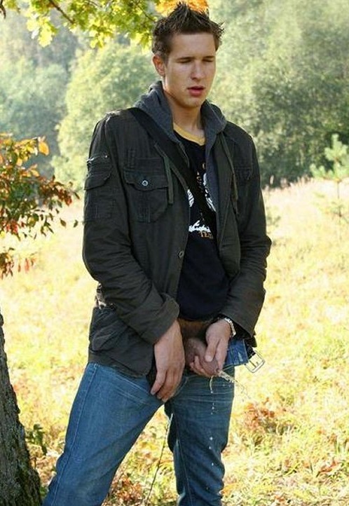 pisser in the bushes