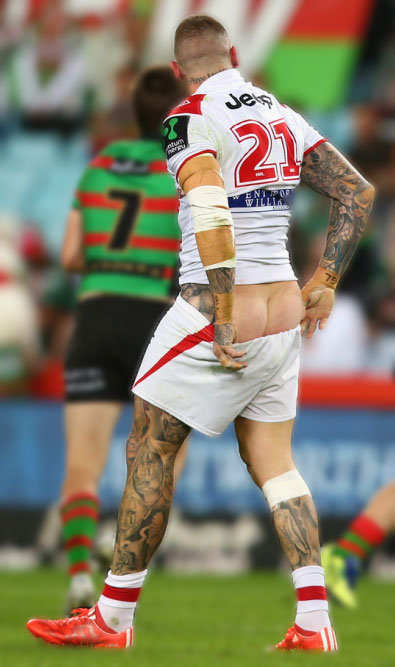 rugby player shows ass on field