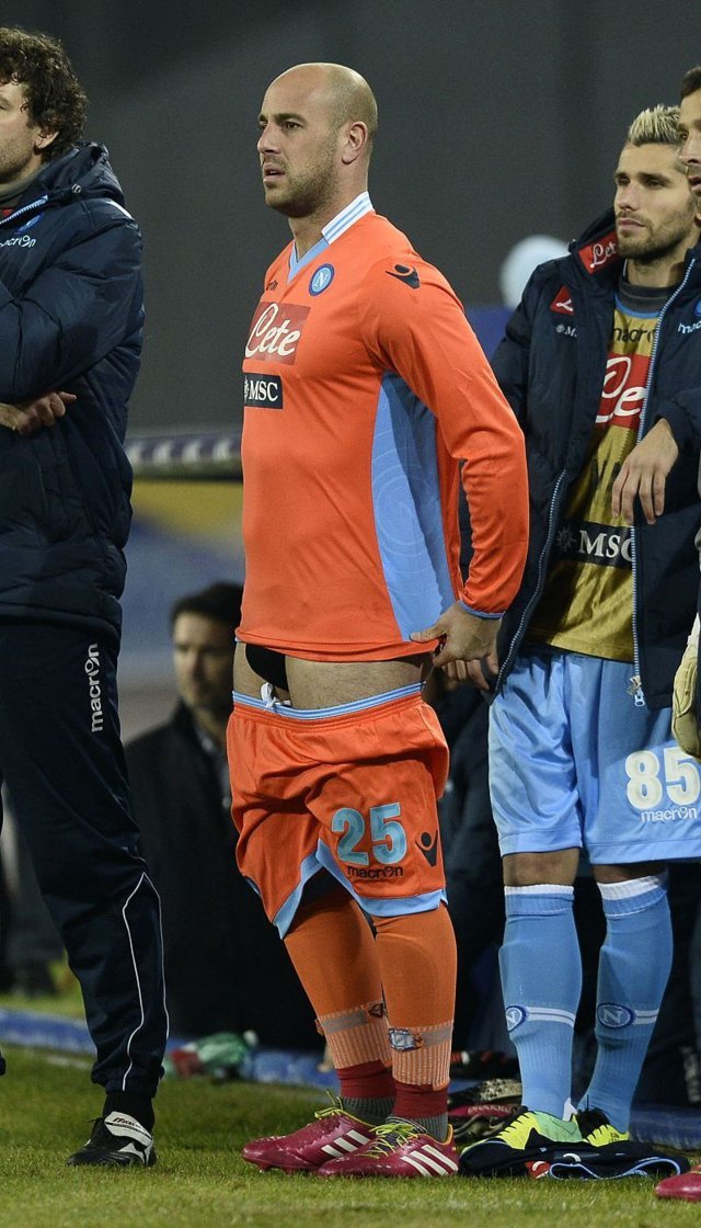 footballer pepe reina underwear bulge during match