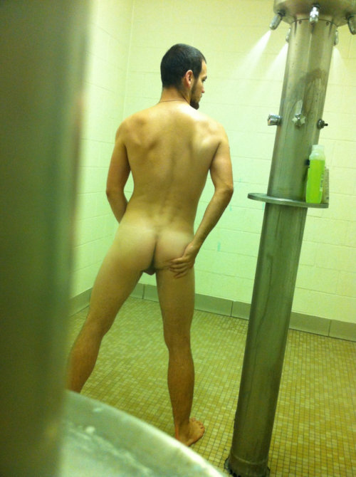 nude guy sneaky peek shower