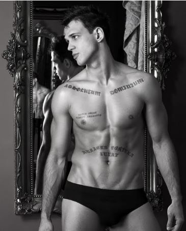 Ivo Kitzinger posing underwear dieux stade