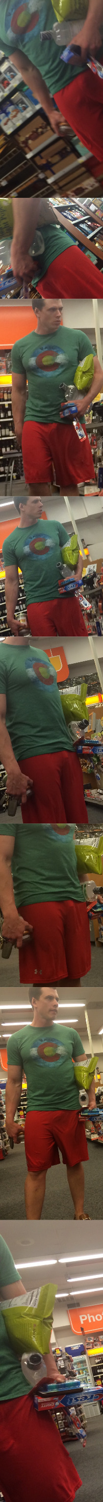 freeballing guy bulge visible penis line