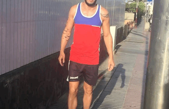 freeballing guy visible penis line