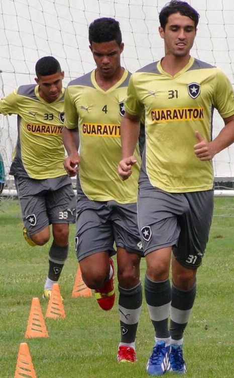 bouncing bulges soccer players