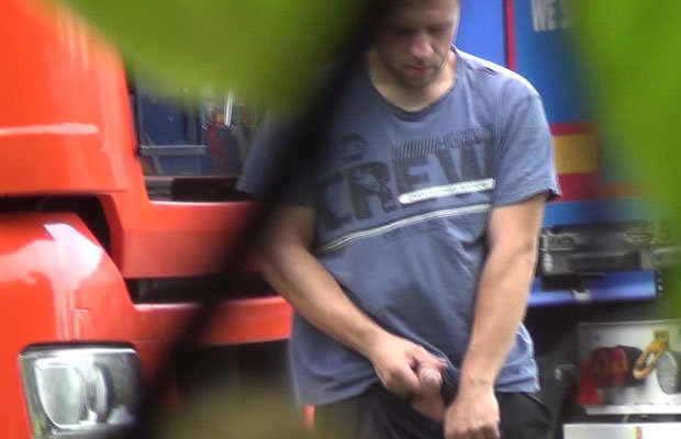 trucker caught peeing big cock ericdeman spycams