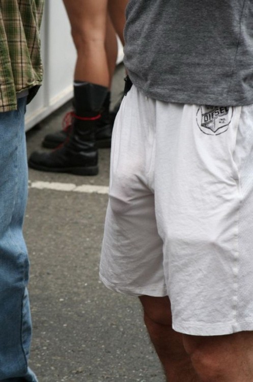 freeballing visible penis line