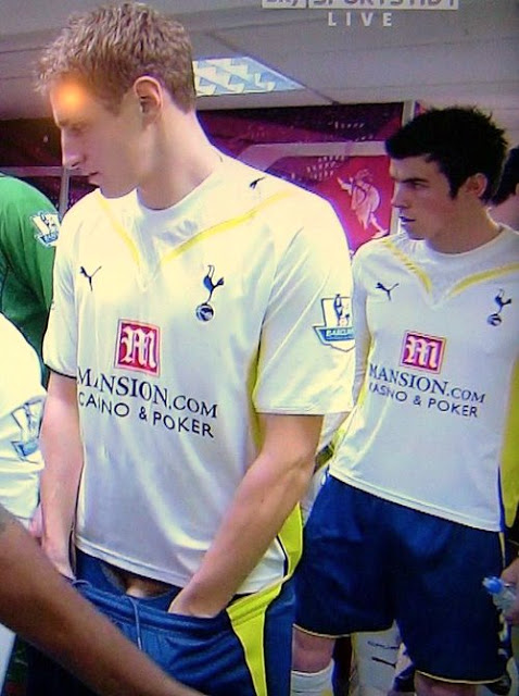 soccer player accidental dick exposure