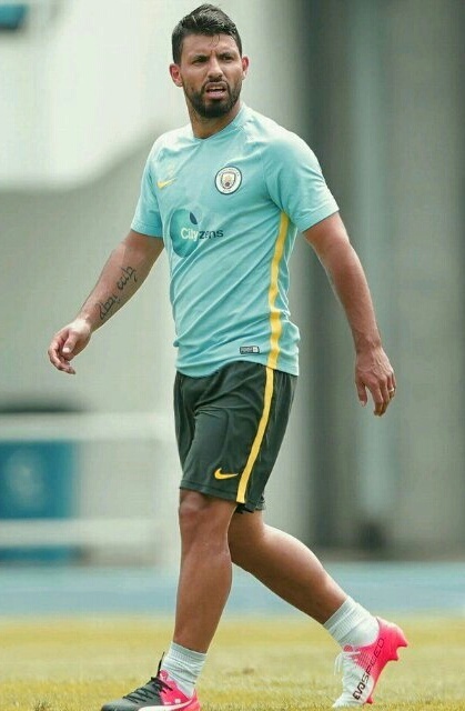 sergio-kun-aguero-footballer-bulge