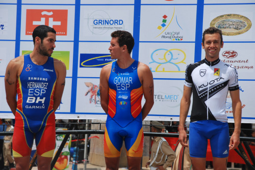 athletes-spandex-bulges