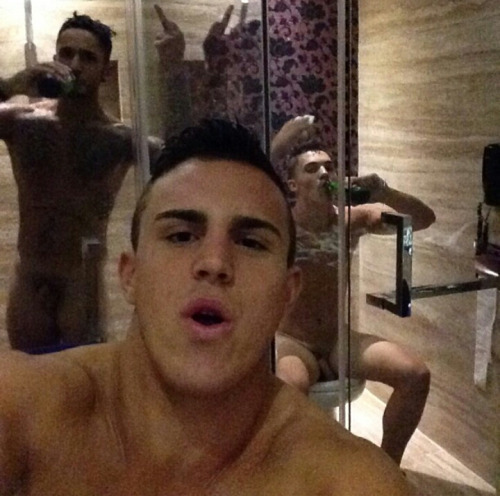 guy-drinking-beer-on-the-bowl-toilet