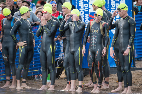 swimmers-big-bulges-visible-dick-lines