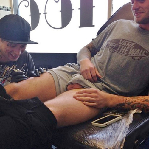 accidental-exposure-dick-guy-while-tattooing