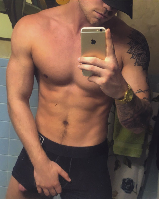dustin-mcneer-selfie-dick