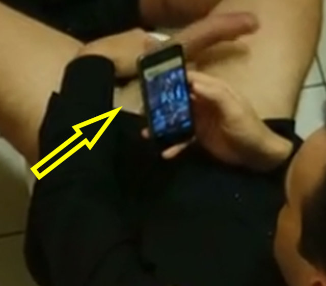 guy-jerking-toilet-grindr