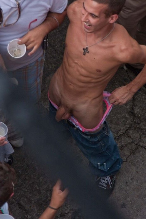 Guys Flashing Dicks At Mardi Gras Spycamfromguys Hidden Cams Spying On Men