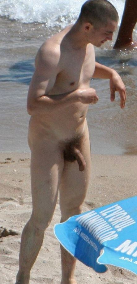 naked-uncut-beach-guy