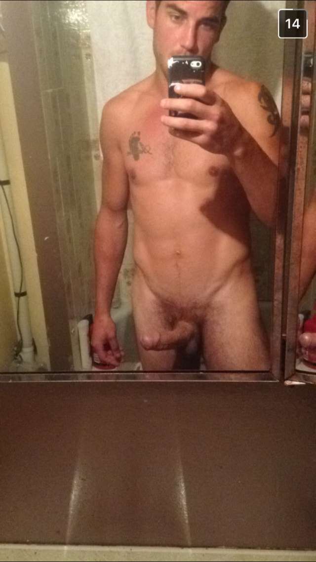 Straight guys taking nude selfies: 4 hung and sexy dudes showing off their ...