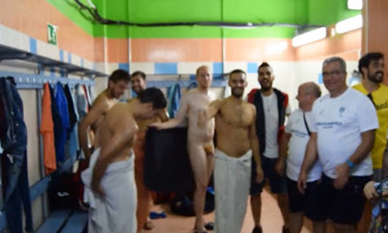 spanish footballer caught naked accidentaly in changing room