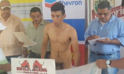 boxer accidentally shows his cock during weigh in
