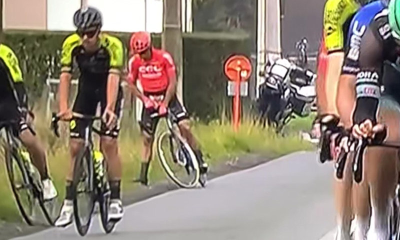 cyclists caught peeing during race