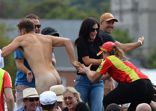 naked streaker shows his awesome ass