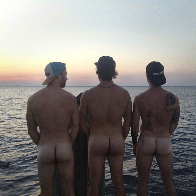 straight-guys-naked-asses-beach.jpg