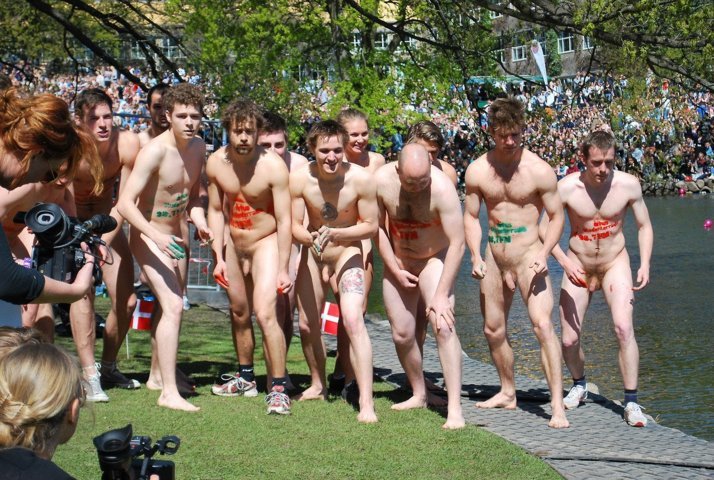 group of men running naked outdoor - Spycamfromguys, hidden cams spying on men...