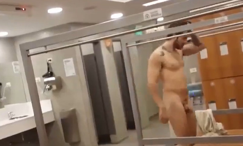 muscled gym dude caught by spycam