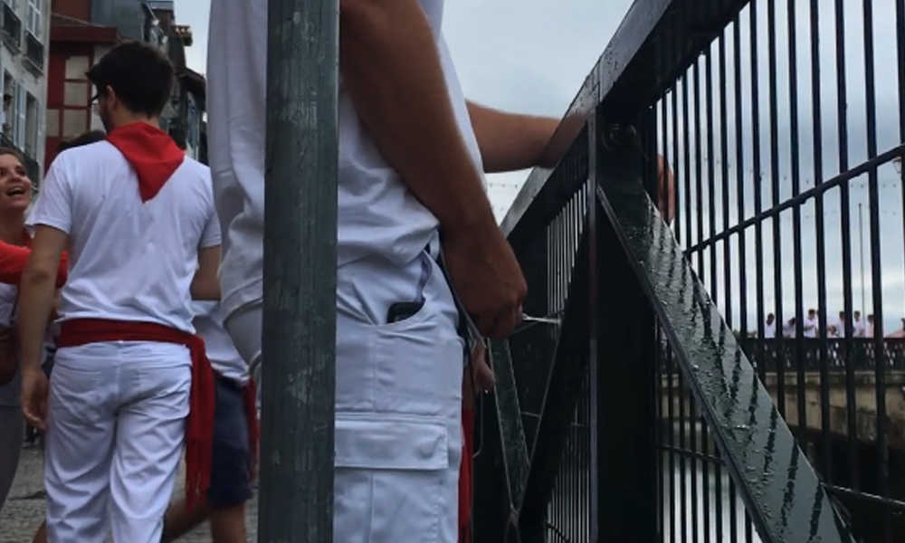 two straight guys peeing in public during bayonne feria